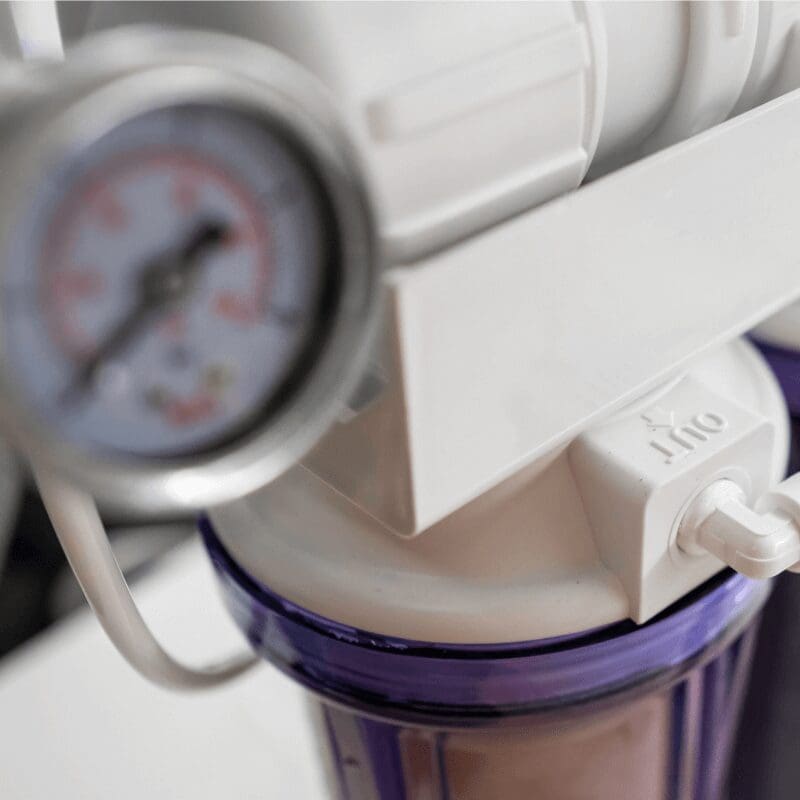 close up osmosis water filter system